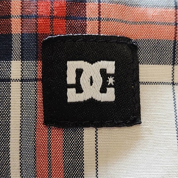 DC Plaid Red‎ White Black Men's XL Long Sleeve Button-up Shirt - Picture 3 of 8